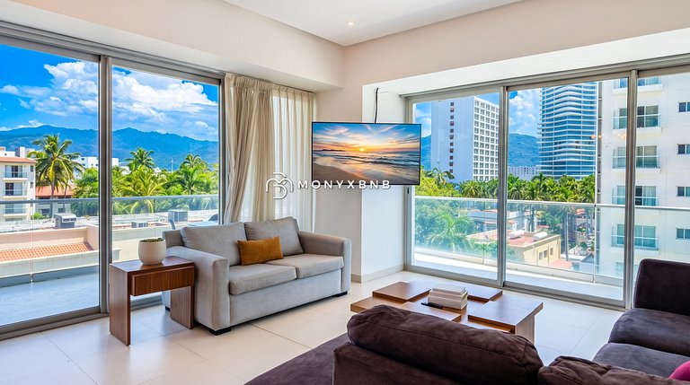 Icon Vallarta Oceanfront 1BDR, Pool & Beach Club