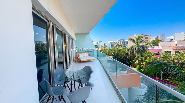 Beachfront Bliss Icon Vallarta, Pool & Beach Club