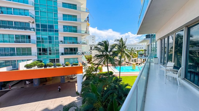 Beachfront Bliss Icon Vallarta, Pool & Beach Club