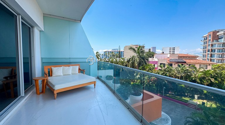 Beachfront Bliss Icon Vallarta, Pool & Beach Club