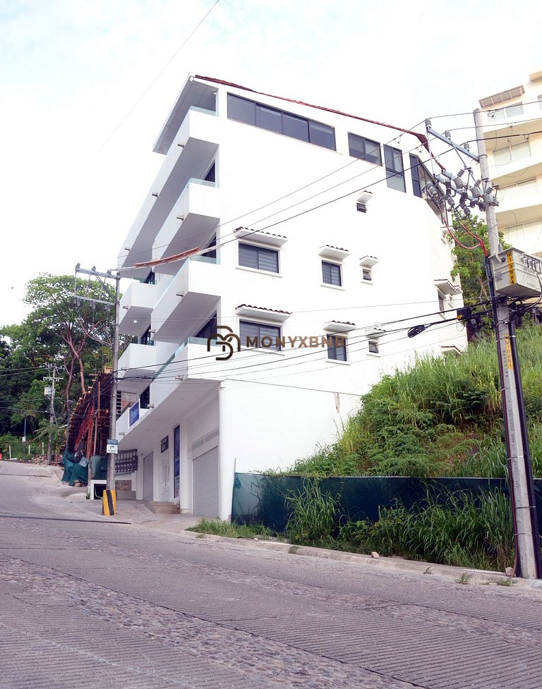 Allende Heights: 1BR Oasis w/ Rooftop Pool