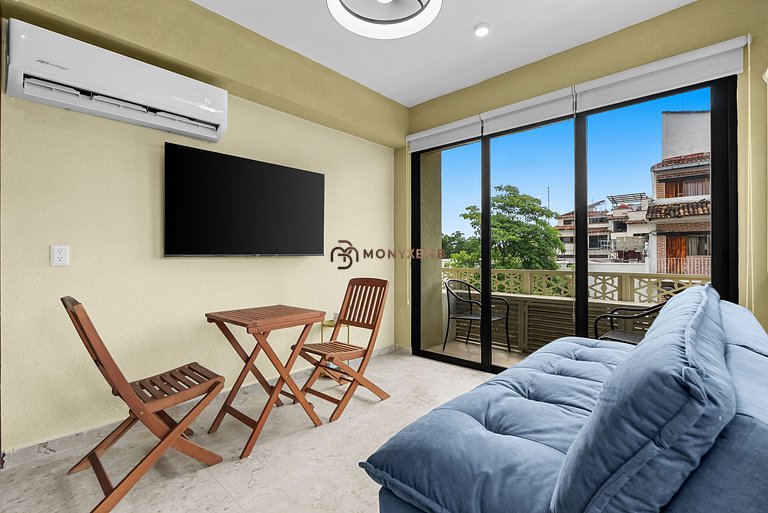 Sol & Sal Suite | Steps to Beach & Malecon