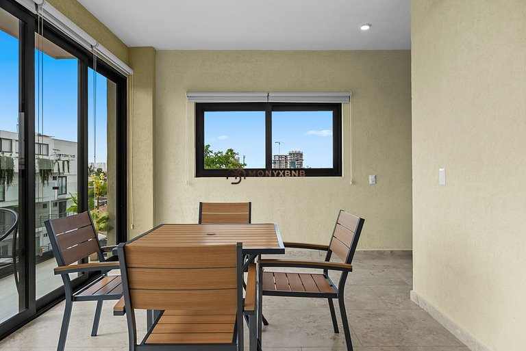 The boardwalk Nest | 1 Block to Malecon & Ocean