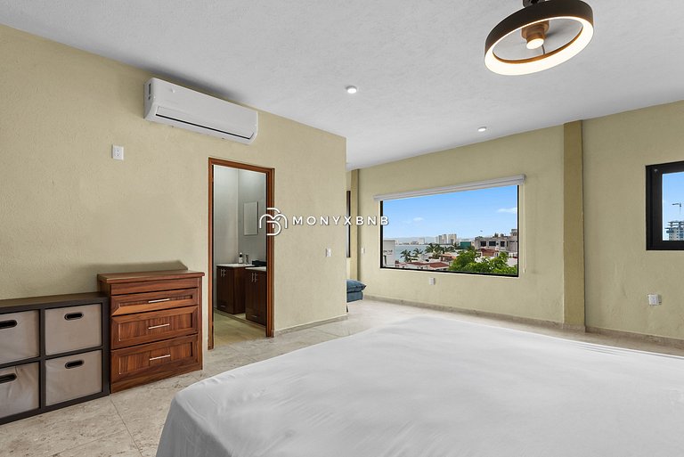 The Malecon Penthouse Block to Beach & Sea