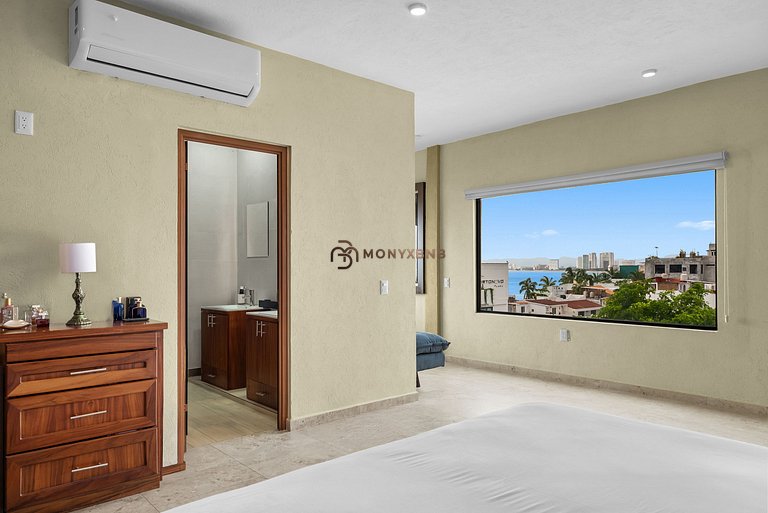The Malecon Penthouse Block to Beach & Sea