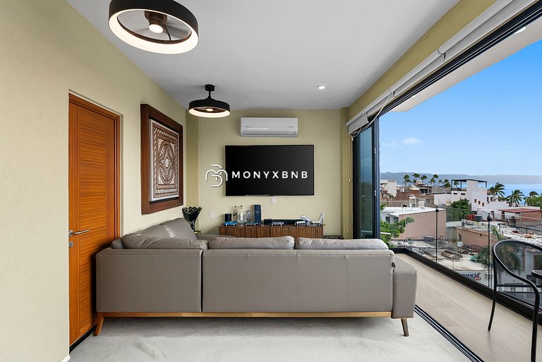 The Malecon Penthouse Block to Beach & Sea
