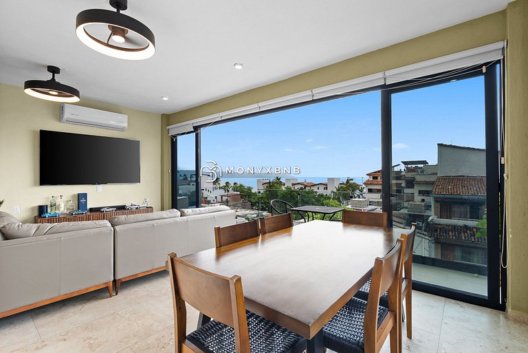 The Malecon Penthouse Block to Beach & Sea