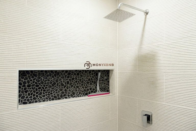 Allende Heights: 1BR Oasis w/ Rooftop Pool