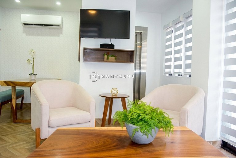 Allende Heights: 1BR Oasis w/ Rooftop Pool