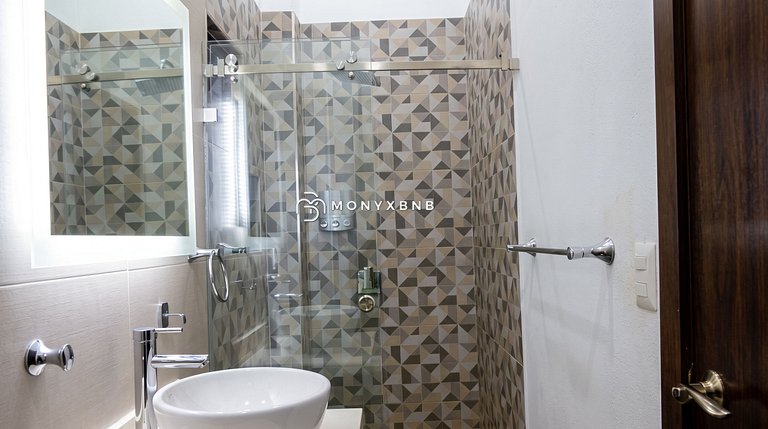 The Five | 1BR, Balcony & Rooftop Pool