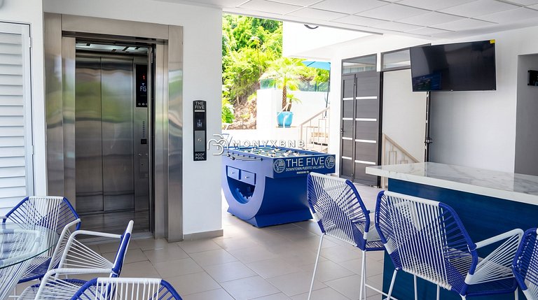 Allende Heights: 1BR Oasis w/ Rooftop Pool