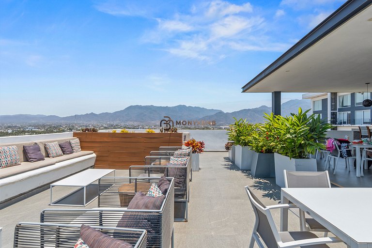 Zoho Skies Urban Vista 2-Story 2-Bdr 2-Bath Condo